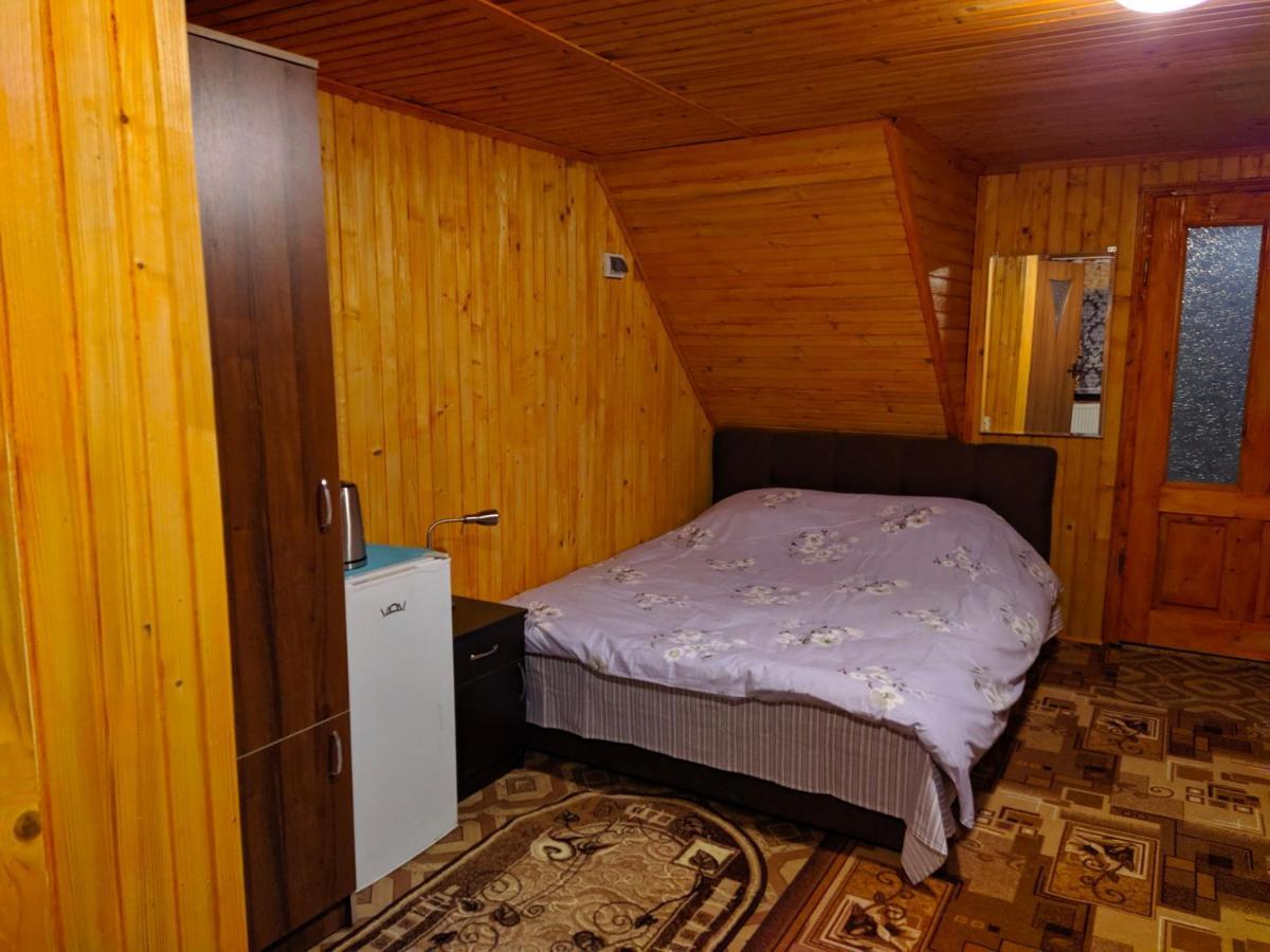 Гостевой дом У Оксани Квасы Экстерьер фото